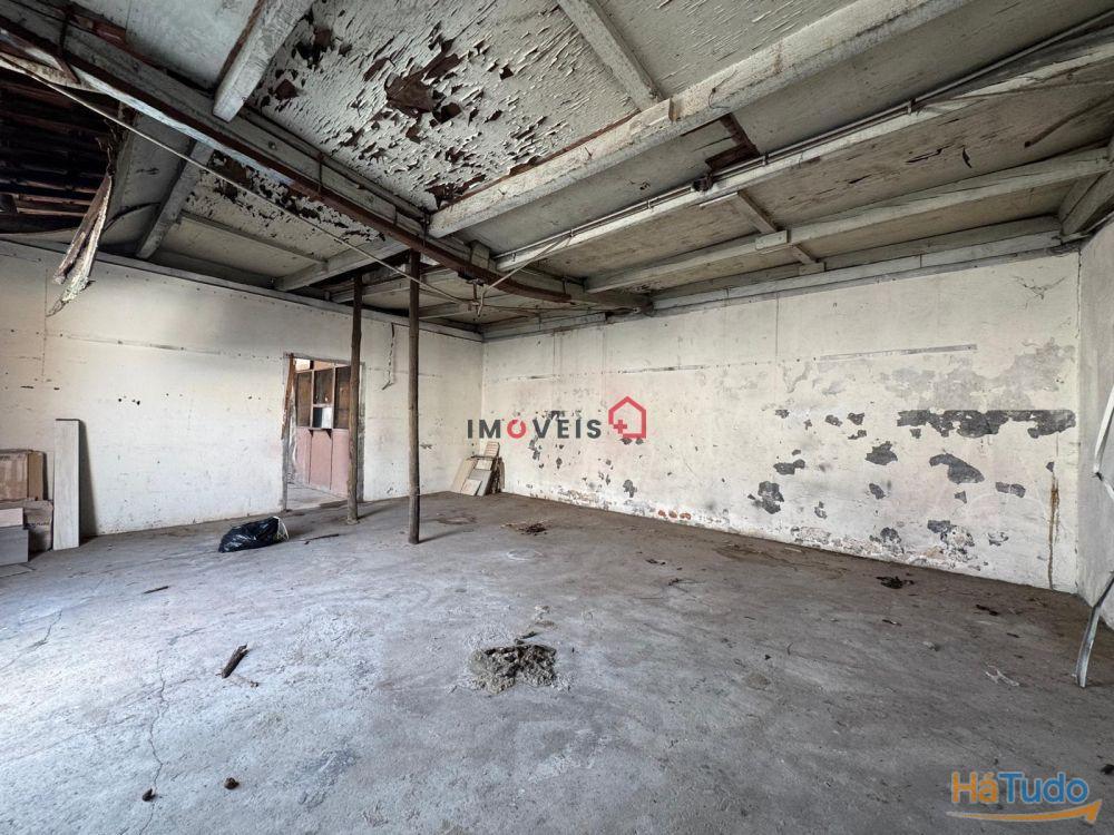 Terreno Urbano c/armazéns atividade industrial Terreno Urbano c/armazéns atividade industrial