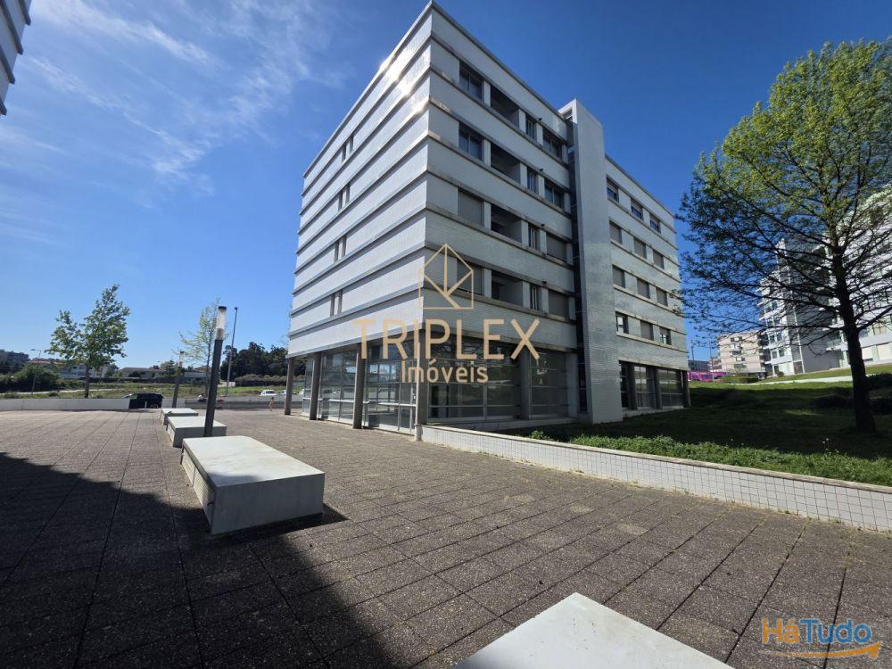 Loja c/ 3 montras Loja c/ 3 montras