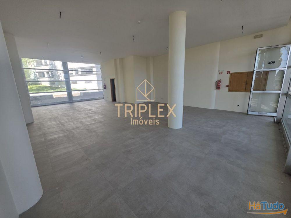 Estabelecimento comercial à Estabelecimento comercial à