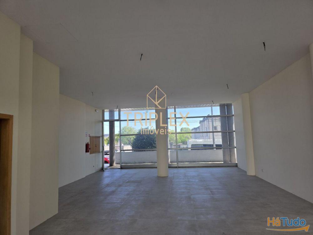 Estabelecimento comercial à Estabelecimento comercial à