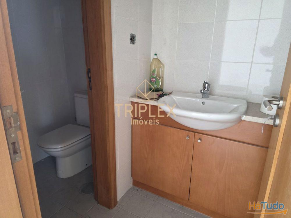 Estabelecimento comercial à Estabelecimento comercial à