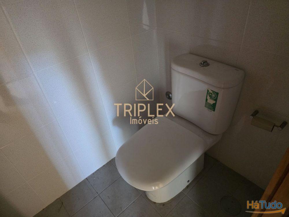 Estabelecimento comercial à Estabelecimento comercial à