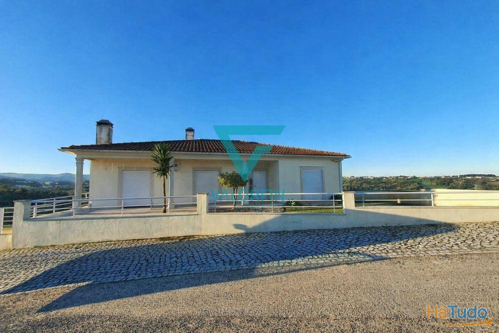 MORADIA T3 com Cave, Rés do Chão e Terreno | Batalha MORADIA T3 com Cave, Rés do Chão e Terreno | Batalha