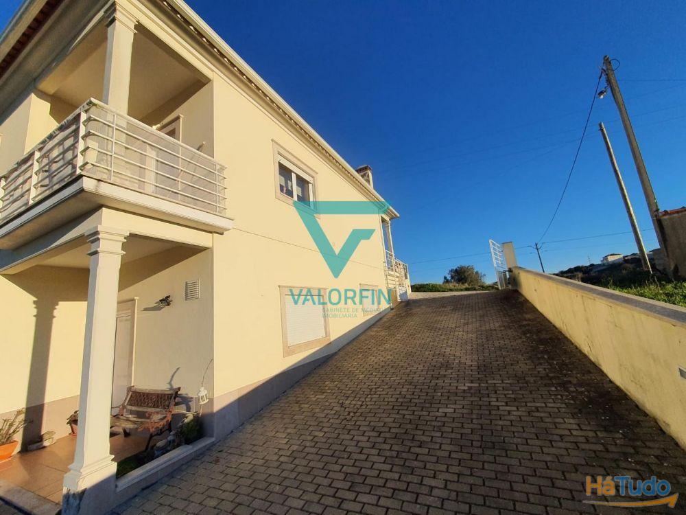 MORADIA T3 com Cave, Rés do Chão e Terreno | Batalha MORADIA T3 com Cave, Rés do Chão e Terreno | Batalha