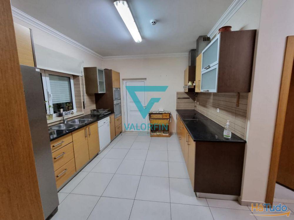 MORADIA T3 com Cave, Rés do Chão e Terreno | Batalha MORADIA T3 com Cave, Rés do Chão e Terreno | Batalha