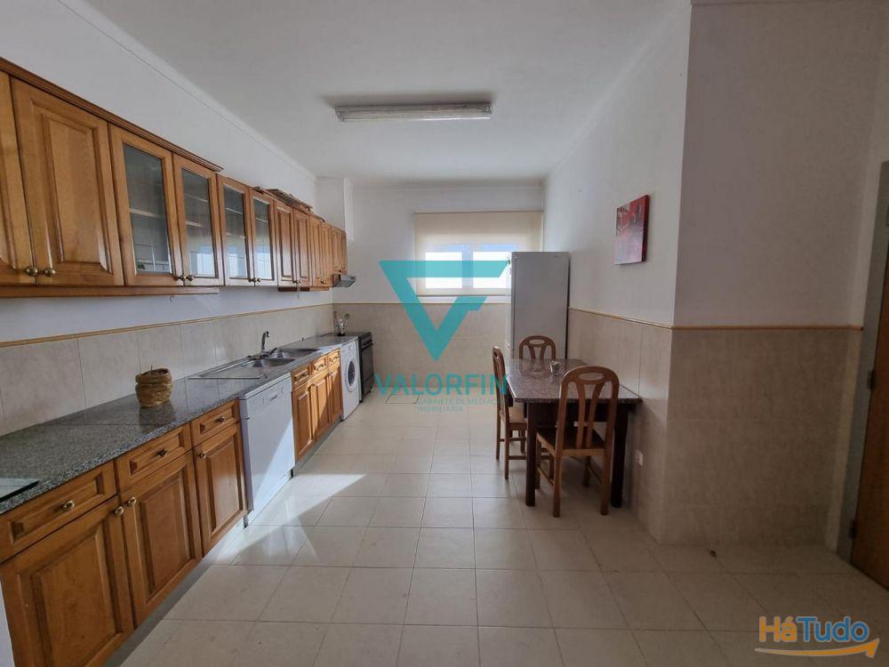 MORADIA T3 com Cave, Rés do Chão e Terreno | Batalha MORADIA T3 com Cave, Rés do Chão e Terreno | Batalha