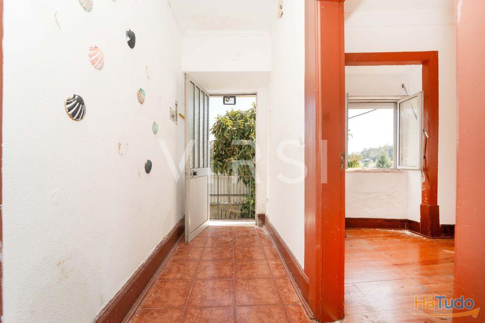Moradia para remodelar a 3 min do ISCAC Moradia para remodelar a 3 min do ISCAC