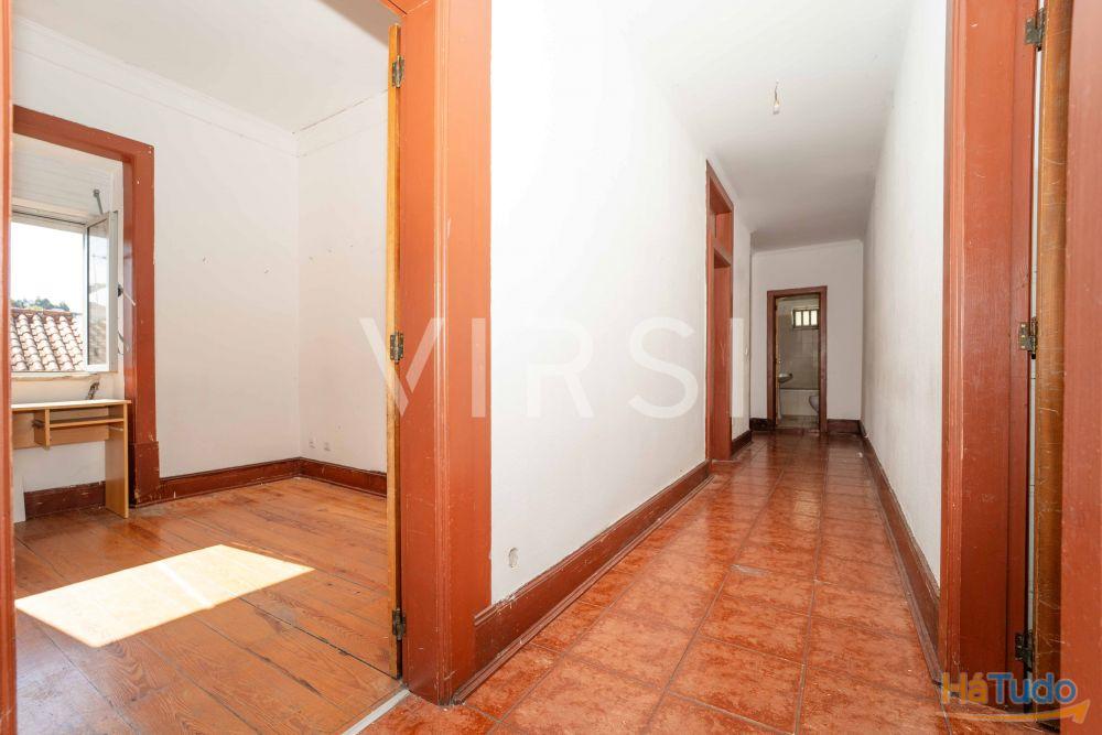 Moradia para remodelar a 3 min do ISCAC Moradia para remodelar a 3 min do ISCAC