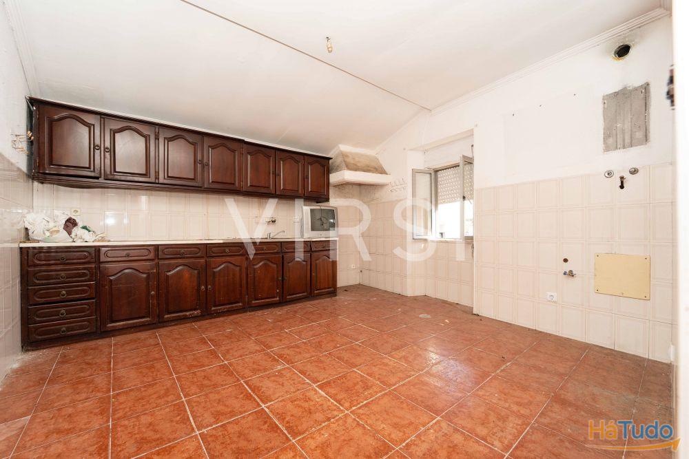 Moradia para remodelar a 3 min do ISCAC Moradia para remodelar a 3 min do ISCAC