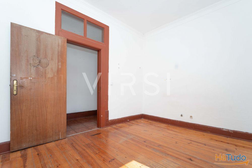 Moradia para remodelar a 3 min do ISCAC Moradia para remodelar a 3 min do ISCAC