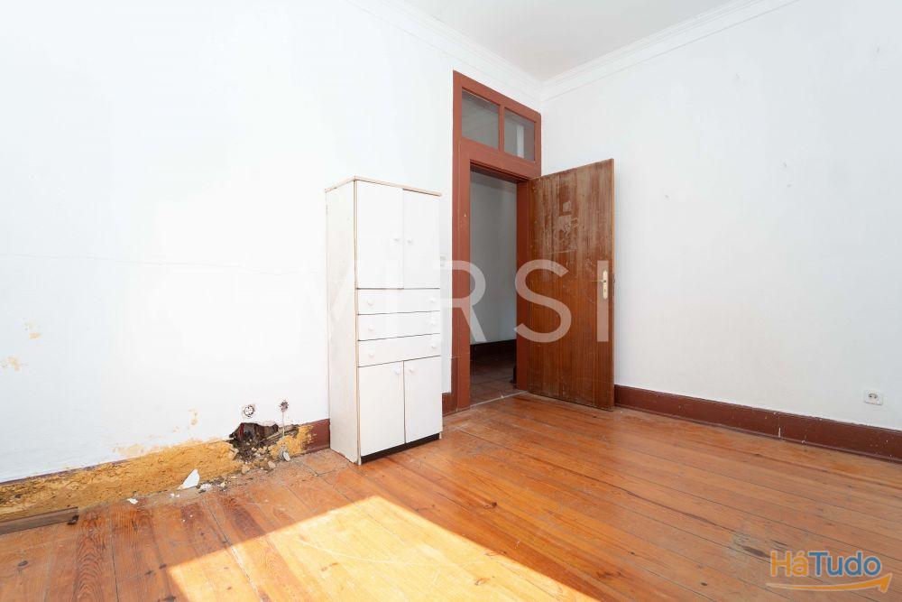 Moradia para remodelar a 3 min do ISCAC Moradia para remodelar a 3 min do ISCAC