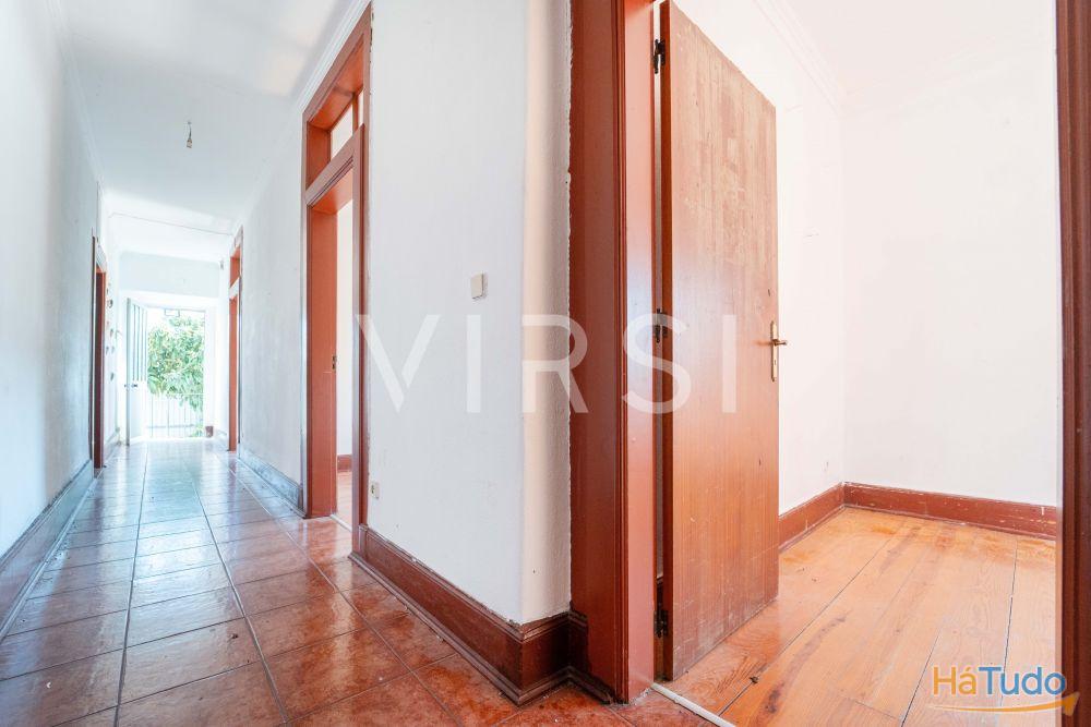 Moradia para remodelar a 3 min do ISCAC Moradia para remodelar a 3 min do ISCAC