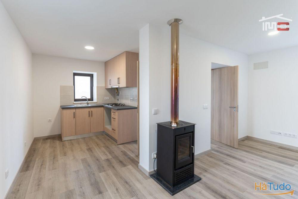 Moradia T1+1 renovada em Perulheira, S. Mamede Moradia T1+1 renovada em Perulheira, S. Mamede