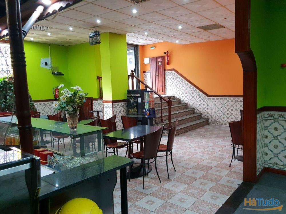 Loja Santo Ovidio com 212 m2