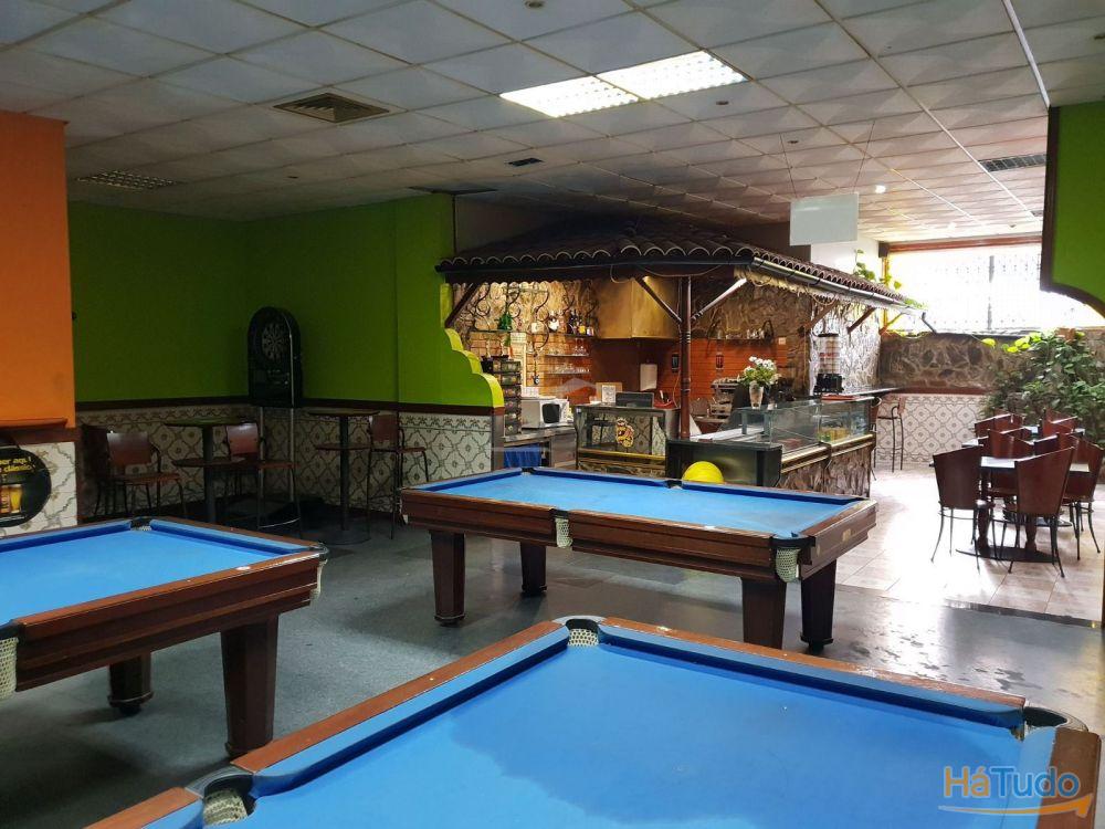 Loja Santo Ovidio com 212 m2