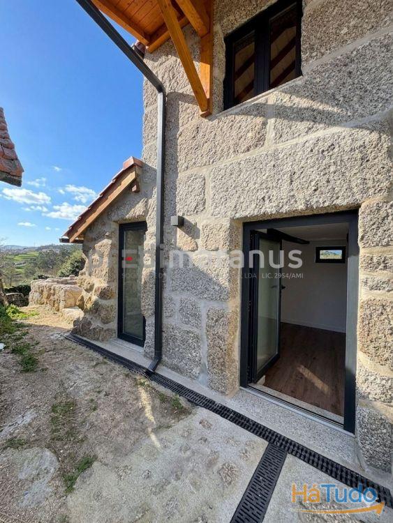Moradia em Pedra T2, totalmente renovada. Cozinha equipada, pré-instalação de A/C. Ruína com 20m2 incluída. Moradia em Pedra T2, totalmente renovada. Cozinha equipada, pré-instalação de A/C. Ruína com 20m2 incluída.
