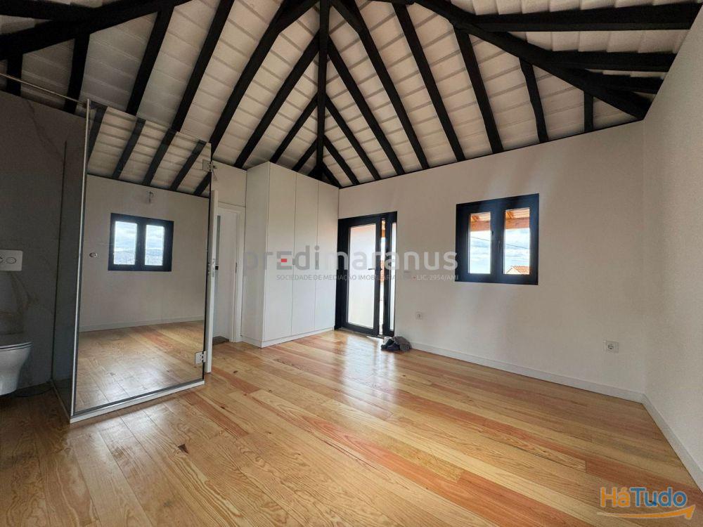 Moradia em Pedra T2, totalmente renovada. Cozinha equipada, pré-instalação de A/C. Ruína com 20m2 incluída. Moradia em Pedra T2, totalmente renovada. Cozinha equipada, pré-instalação de A/C. Ruína com 20m2 incluída.