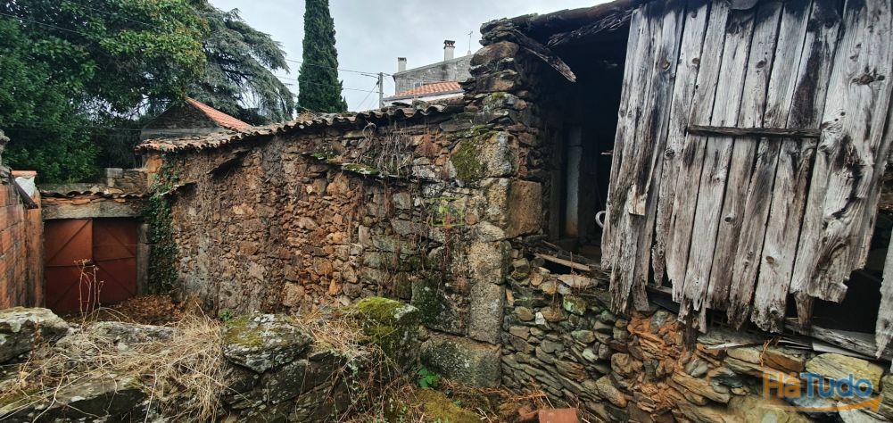 Moradia com quintal na freguesia de Sobral do Campo - Castelo Branco Moradia com quintal na freguesia de Sobral do Campo - Castelo Branco