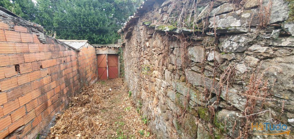 Moradia com quintal na freguesia de Sobral do Campo - Castelo Branco Moradia com quintal na freguesia de Sobral do Campo - Castelo Branco