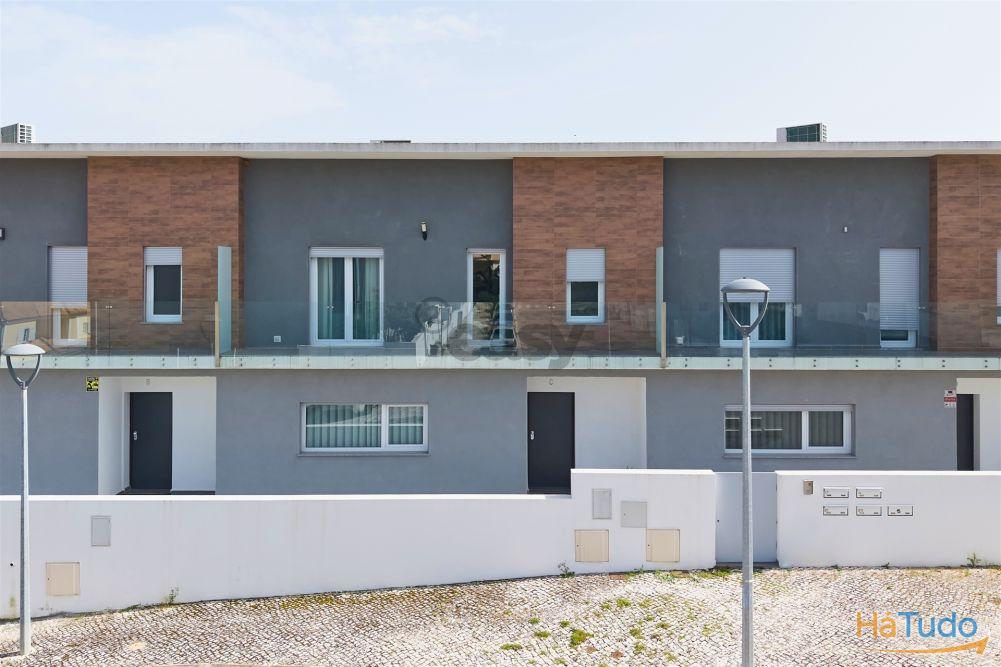 Moradia T4 em Condomínio Privado com Piscina e Garagem em Setúbal Moradia T4 em Condomínio Privado com Piscina e Garagem em Setúbal