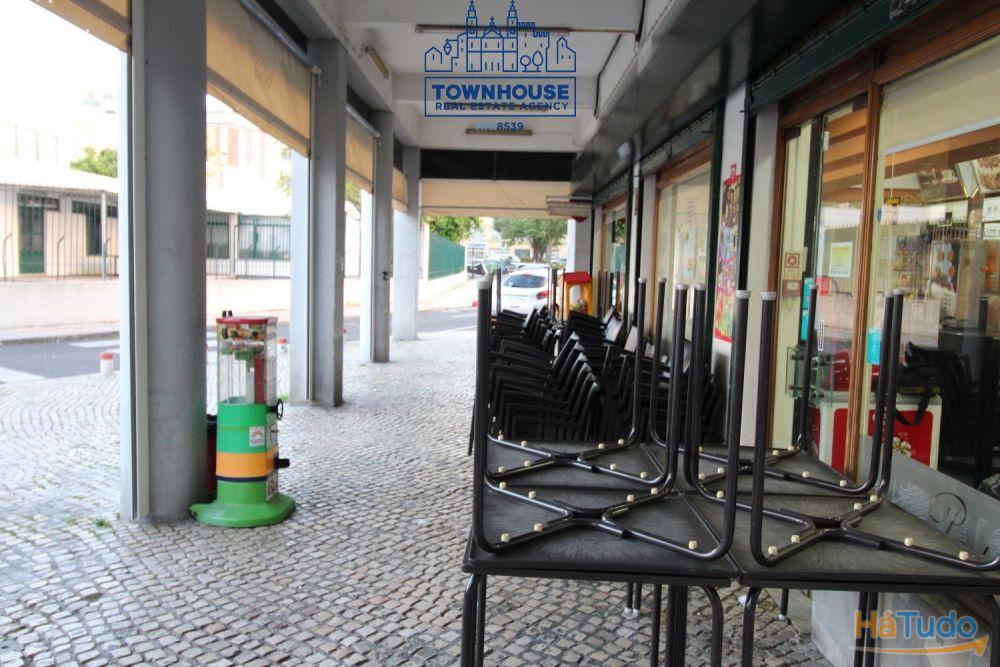 Pastelaria para venda em funcionamento na Pontinha, Pastelaria para venda em funcionamento na Pontinha,