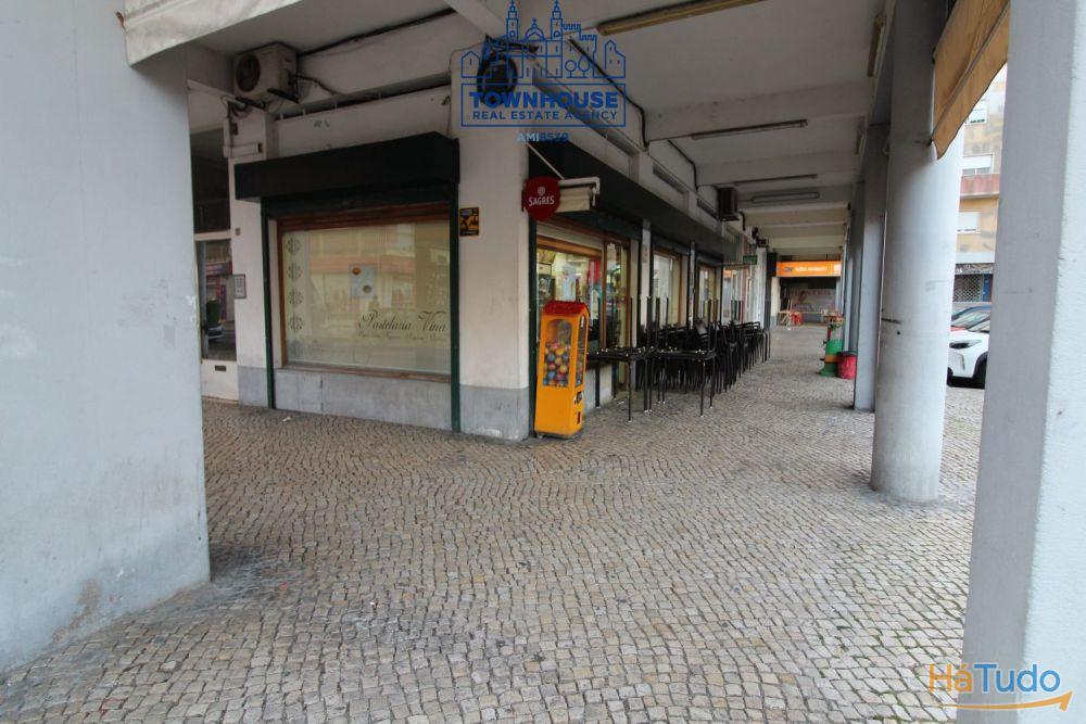 Pastelaria para venda em funcionamento na Pontinha, Pastelaria para venda em funcionamento na Pontinha,