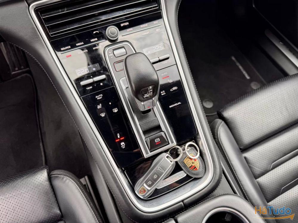 Porsche Panamera 4 E-Hybrid Porsche Panamera 4 E-Hybrid