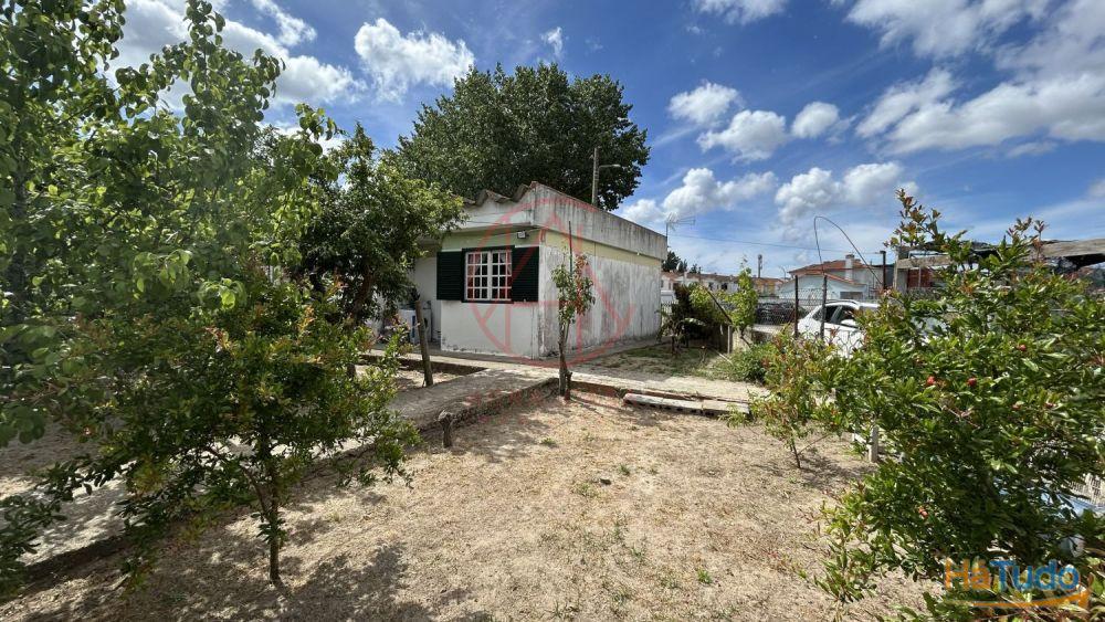 Moradia T1 + anexos ? Lote com 324 m2 Moradia T1 + anexos ? Lote com 324 m2