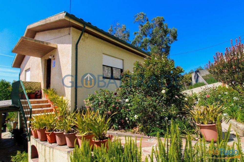 Moradia T2 com Terreno de 537m² e Potencial de Duas Habitações ? Maia Moradia T2 com Terreno de 537m² e Potencial de Duas Habitações ? Maia