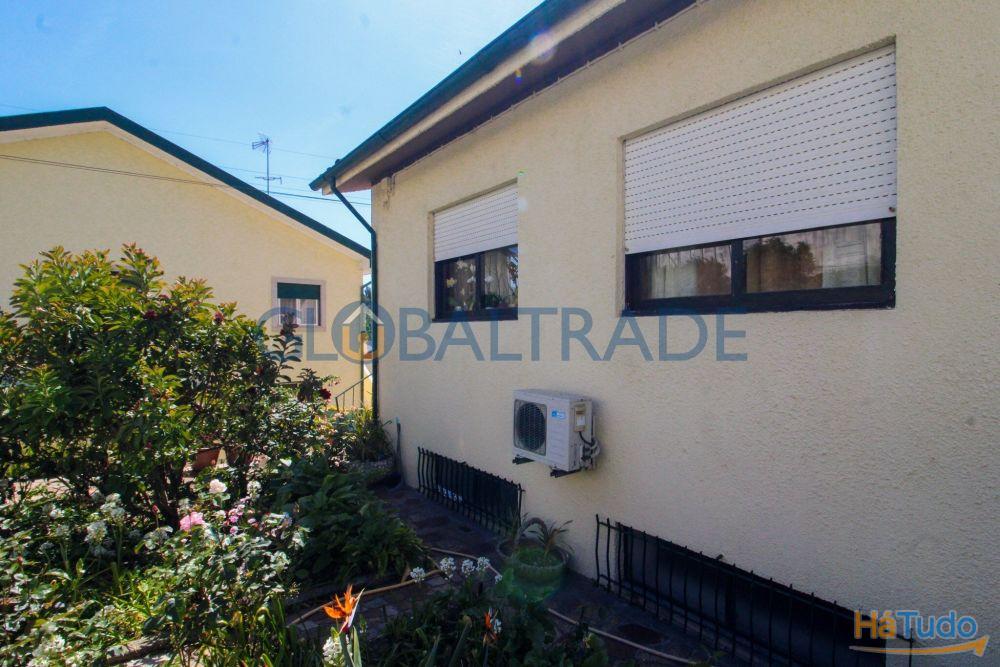 Moradia T2 com Terreno de 537m² e Potencial de Duas Habitações ? Maia Moradia T2 com Terreno de 537m² e Potencial de Duas Habitações ? Maia