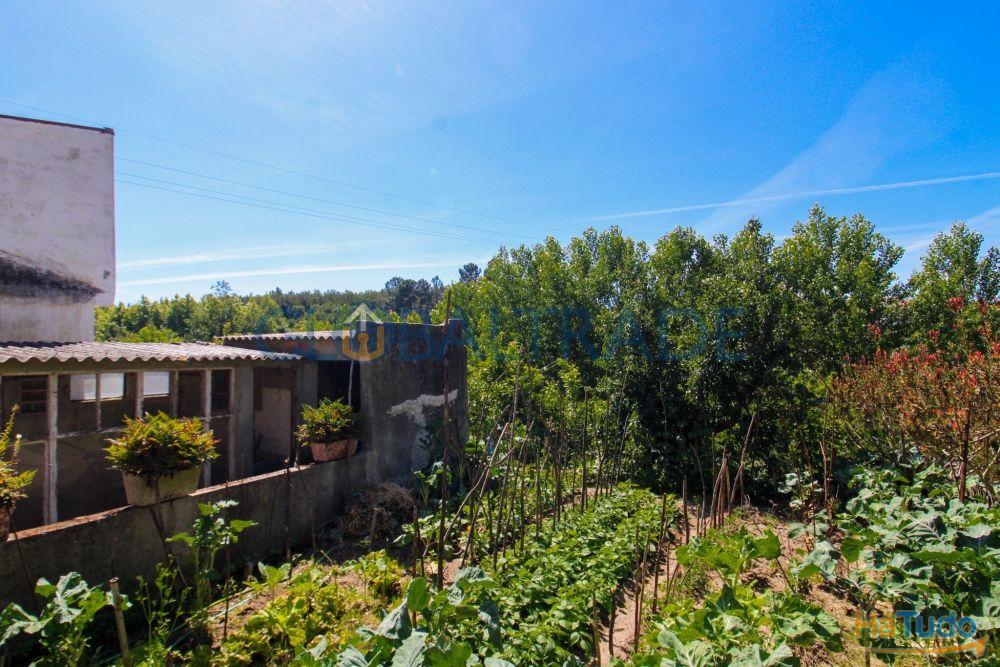 Moradia T2 com Terreno de 537m² e Potencial de Duas Habitações ? Maia Moradia T2 com Terreno de 537m² e Potencial de Duas Habitações ? Maia