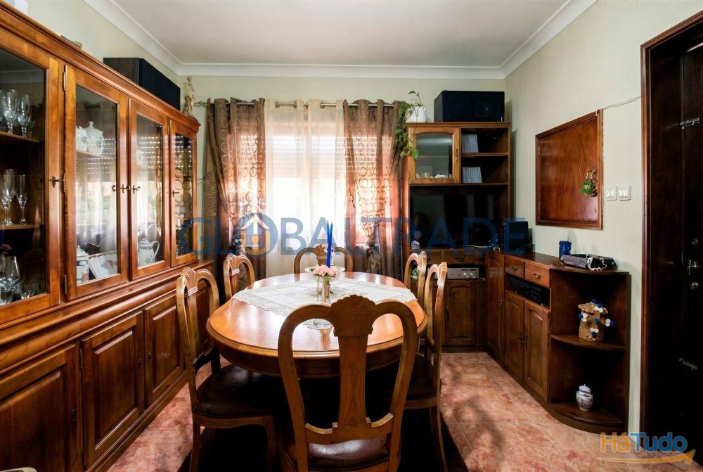 Moradia T2 com Terreno de 537m² e Potencial de Duas Habitações ? Maia Moradia T2 com Terreno de 537m² e Potencial de Duas Habitações ? Maia