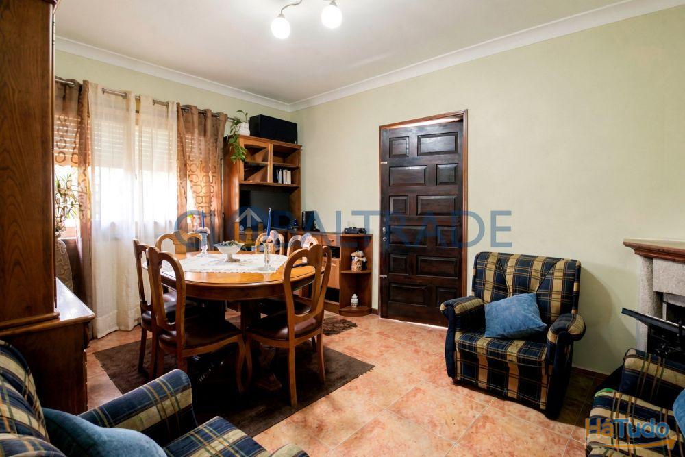 Moradia T2 com Terreno de 537m² e Potencial de Duas Habitações ? Maia Moradia T2 com Terreno de 537m² e Potencial de Duas Habitações ? Maia