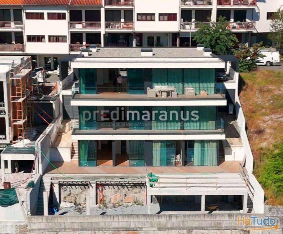 Moradia T3, 5 WC (3 suites), em zona nobre da cidade, com vistas espetaculares sobre o rio e cidade de Amarante Moradia T3, 5 WC (3 suites), em zona nobre da cidade, com vistas espetaculares sobre o rio e cidade de Amarante