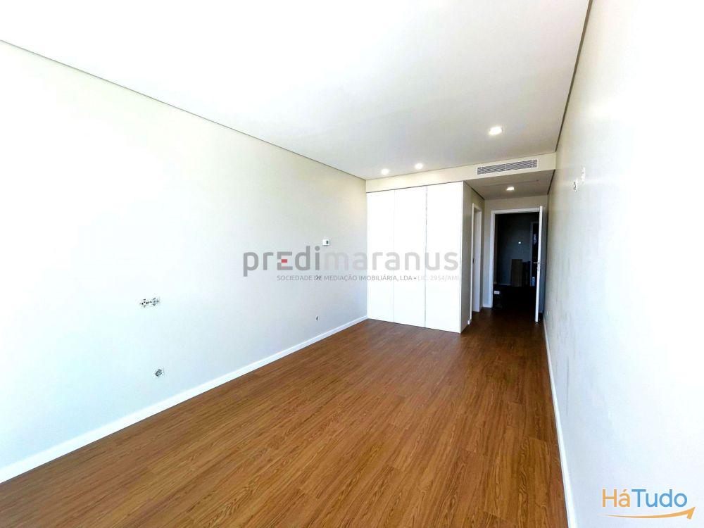 Moradia T3, 5 WC (3 suites), em zona nobre da cidade, com vistas espetaculares sobre o rio e cidade de Amarante Moradia T3, 5 WC (3 suites), em zona nobre da cidade, com vistas espetaculares sobre o rio e cidade de Amarante