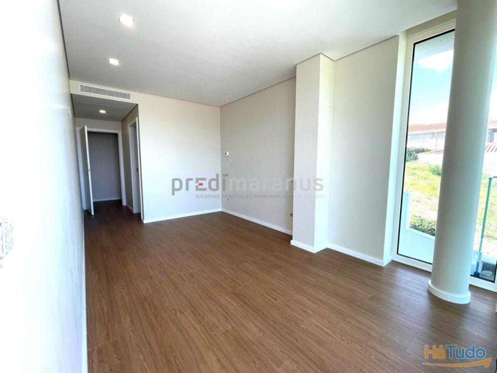 Moradia T3, 5 WC (3 suites), em zona nobre da cidade, com vistas espetaculares sobre o rio e cidade de Amarante Moradia T3, 5 WC (3 suites), em zona nobre da cidade, com vistas espetaculares sobre o rio e cidade de Amarante