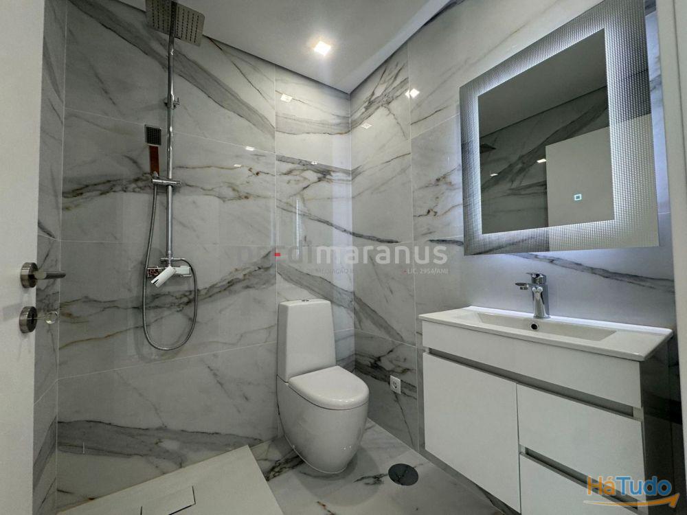 Moradia T3, 5 WC (3 suites), em zona nobre da cidade, com vistas espetaculares sobre o rio e cidade de Amarante Moradia T3, 5 WC (3 suites), em zona nobre da cidade, com vistas espetaculares sobre o rio e cidade de Amarante
