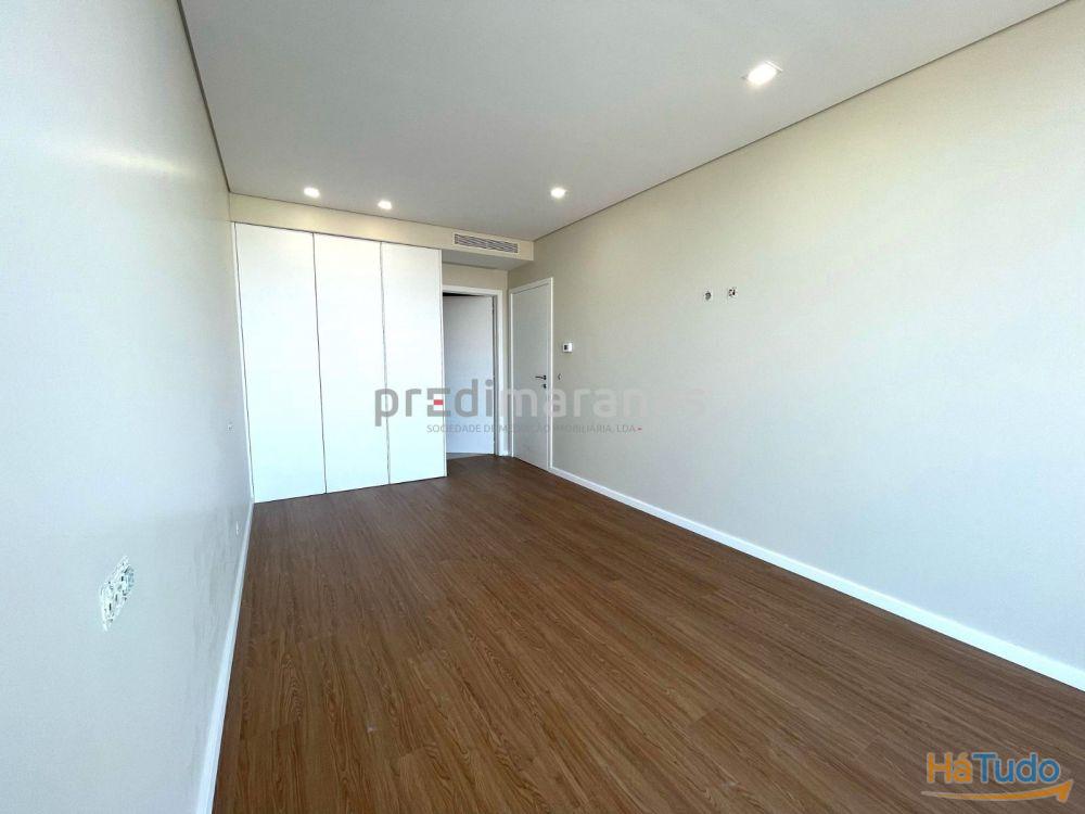 Moradia T3, 5 WC (3 suites), em zona nobre da cidade, com vistas espetaculares sobre o rio e cidade de Amarante Moradia T3, 5 WC (3 suites), em zona nobre da cidade, com vistas espetaculares sobre o rio e cidade de Amarante