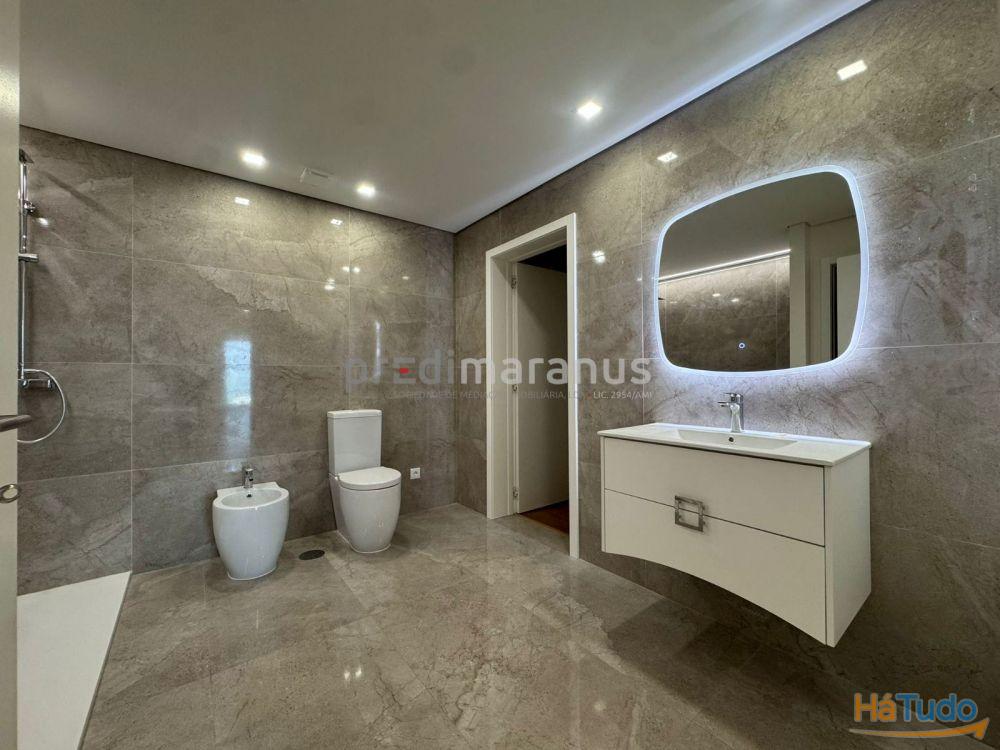 Moradia T3, 5 WC (3 suites), em zona nobre da cidade, com vistas espetaculares sobre o rio e cidade de Amarante Moradia T3, 5 WC (3 suites), em zona nobre da cidade, com vistas espetaculares sobre o rio e cidade de Amarante