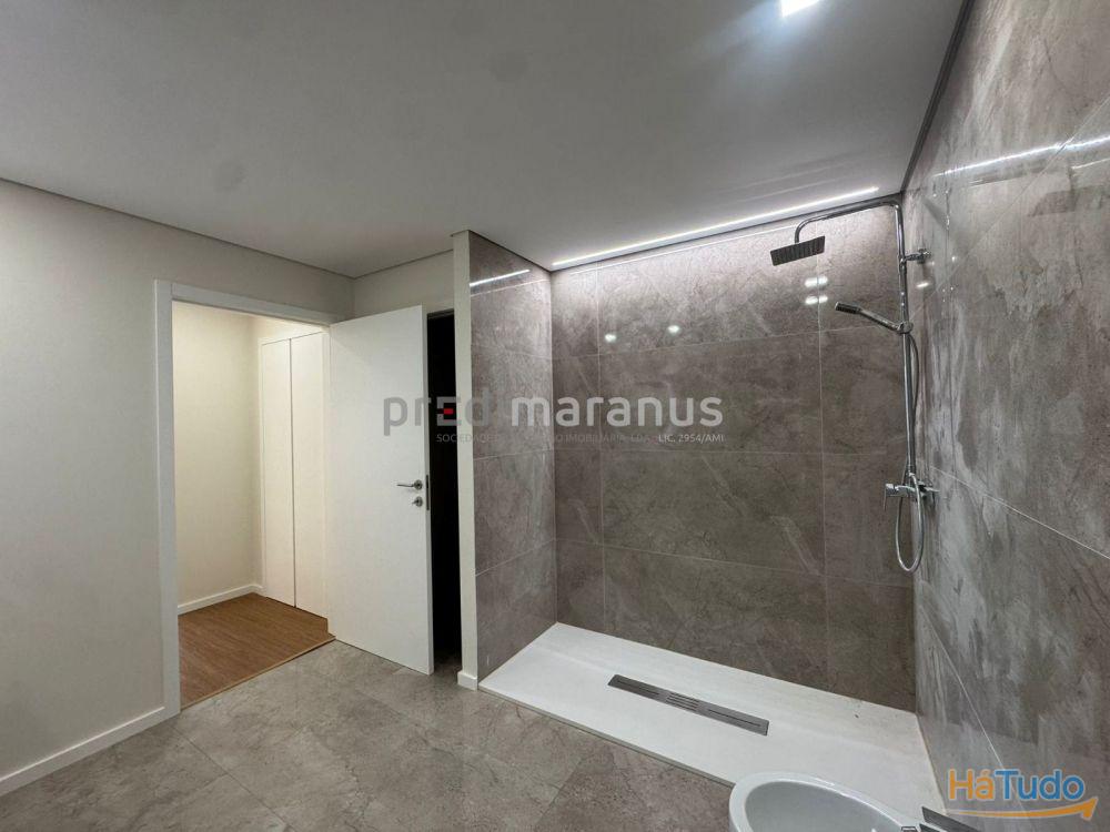 Moradia T3, 5 WC (3 suites), em zona nobre da cidade, com vistas espetaculares sobre o rio e cidade de Amarante Moradia T3, 5 WC (3 suites), em zona nobre da cidade, com vistas espetaculares sobre o rio e cidade de Amarante