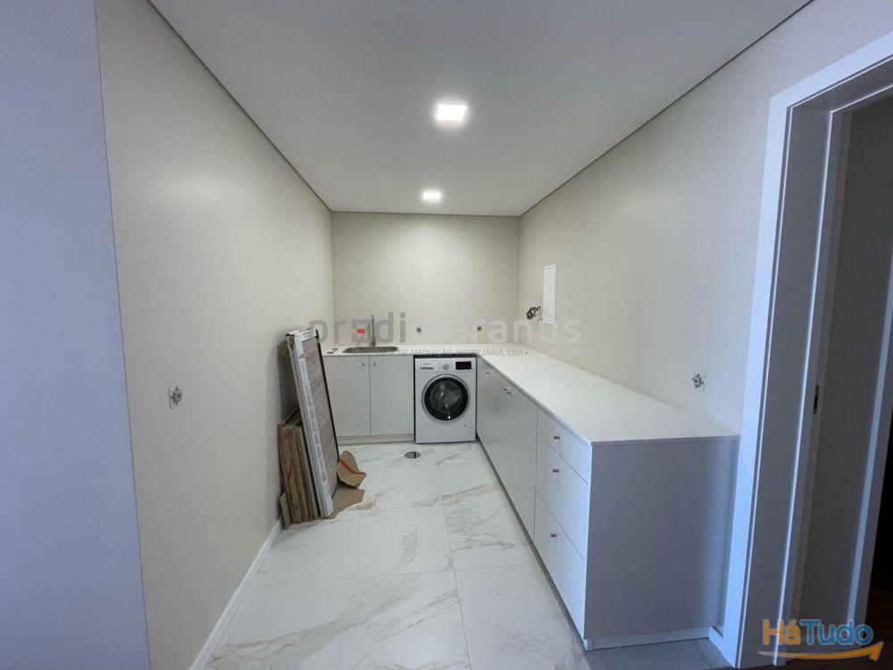Moradia T3, 5 WC (3 suites), em zona nobre da cidade, com vistas espetaculares sobre o rio e cidade de Amarante Moradia T3, 5 WC (3 suites), em zona nobre da cidade, com vistas espetaculares sobre o rio e cidade de Amarante