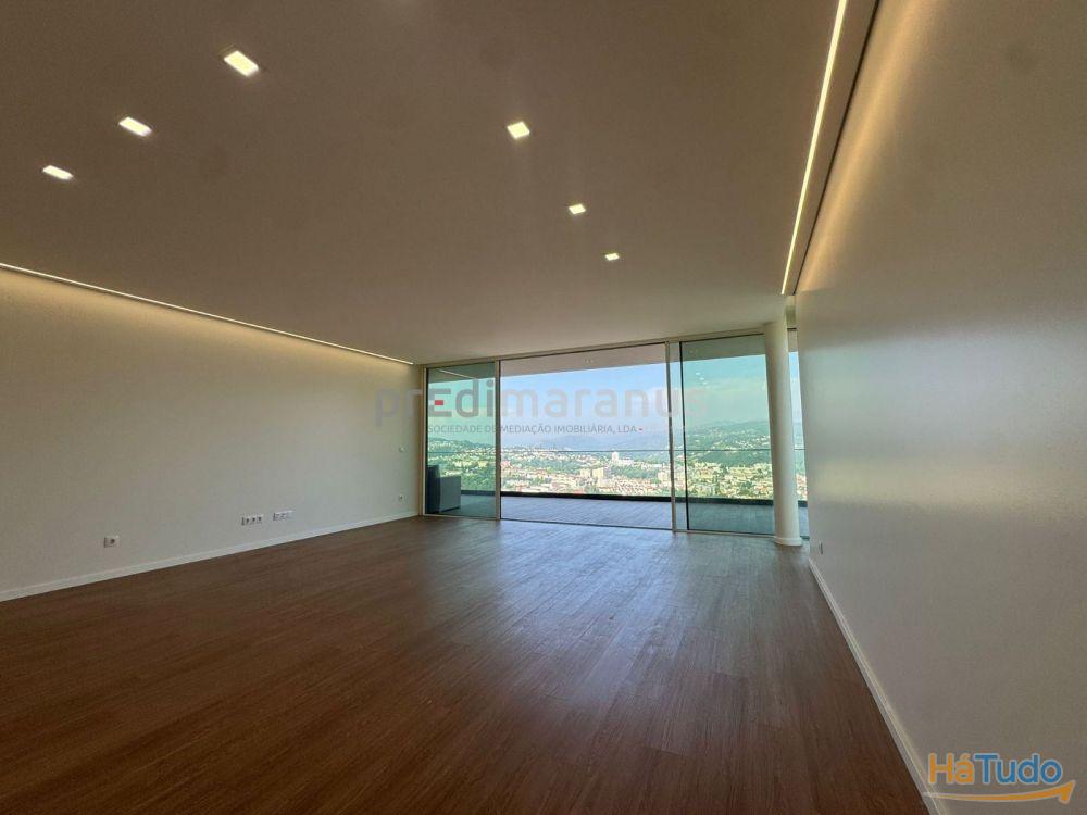 Moradia T3, 5 WC (3 suites), em zona nobre da cidade, com vistas espetaculares sobre o rio e cidade de Amarante Moradia T3, 5 WC (3 suites), em zona nobre da cidade, com vistas espetaculares sobre o rio e cidade de Amarante