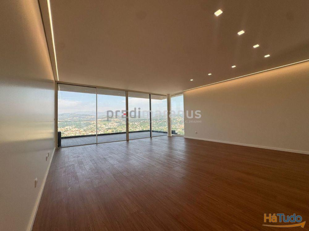 Moradia T3, 5 WC (3 suites), em zona nobre da cidade, com vistas espetaculares sobre o rio e cidade de Amarante Moradia T3, 5 WC (3 suites), em zona nobre da cidade, com vistas espetaculares sobre o rio e cidade de Amarante