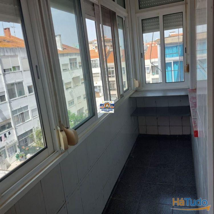 Apartamento T3, transformado em T4 Duplex (Sótão) Apartamento T3, transformado em T4 Duplex (Sótão)