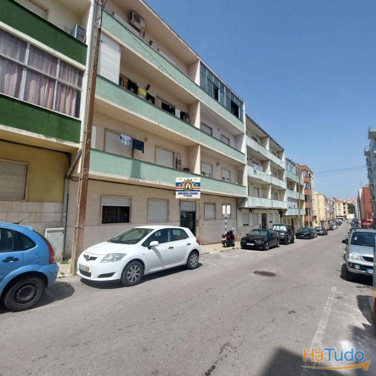 Apartamento T3, transformado em T4 Duplex (Sótão) Apartamento T3, transformado em T4 Duplex (Sótão)