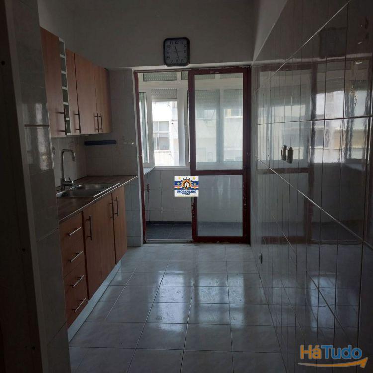 Apartamento T3, transformado em T4 Duplex (Sótão) Apartamento T3, transformado em T4 Duplex (Sótão)