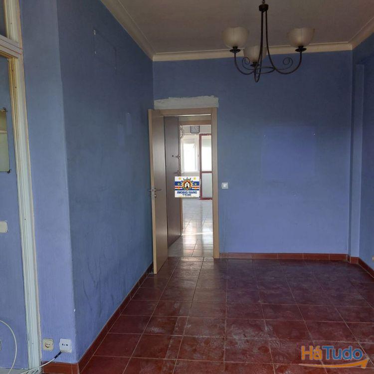 Apartamento T3, transformado em T4 Duplex (Sótão) Apartamento T3, transformado em T4 Duplex (Sótão)