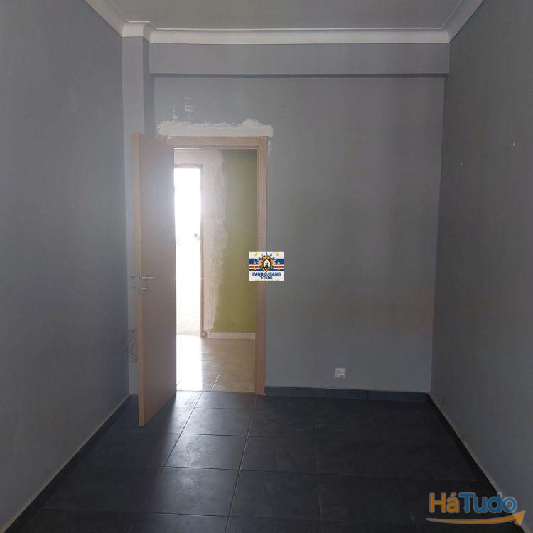 Apartamento T3, transformado em T4 Duplex (Sótão) Apartamento T3, transformado em T4 Duplex (Sótão)