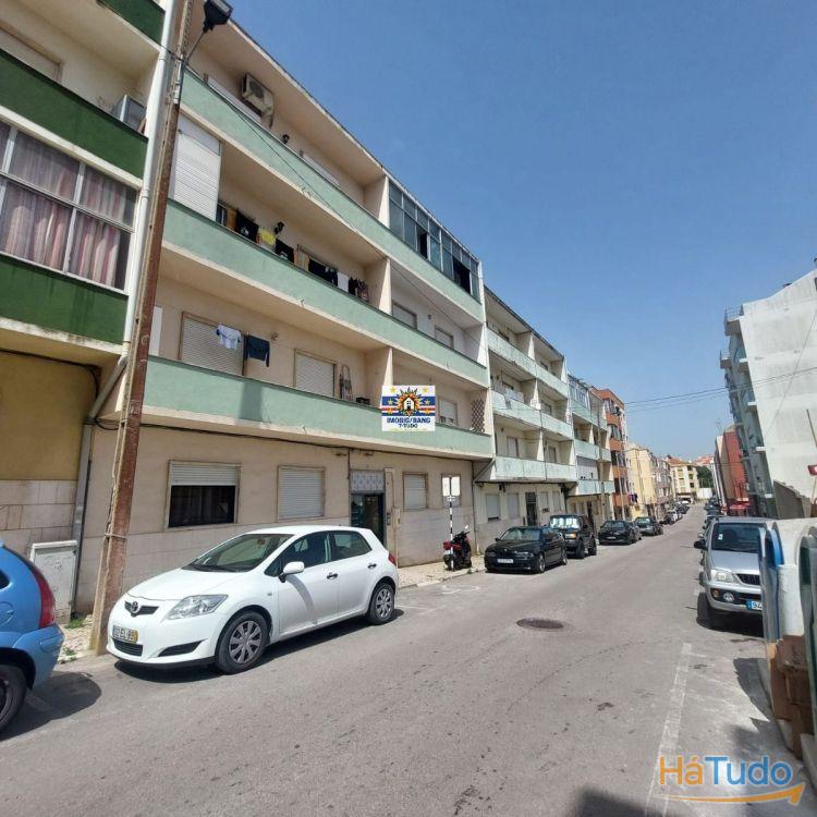 Apartamento T3, transformado em T4 Duplex (Sótão) Apartamento T3, transformado em T4 Duplex (Sótão)