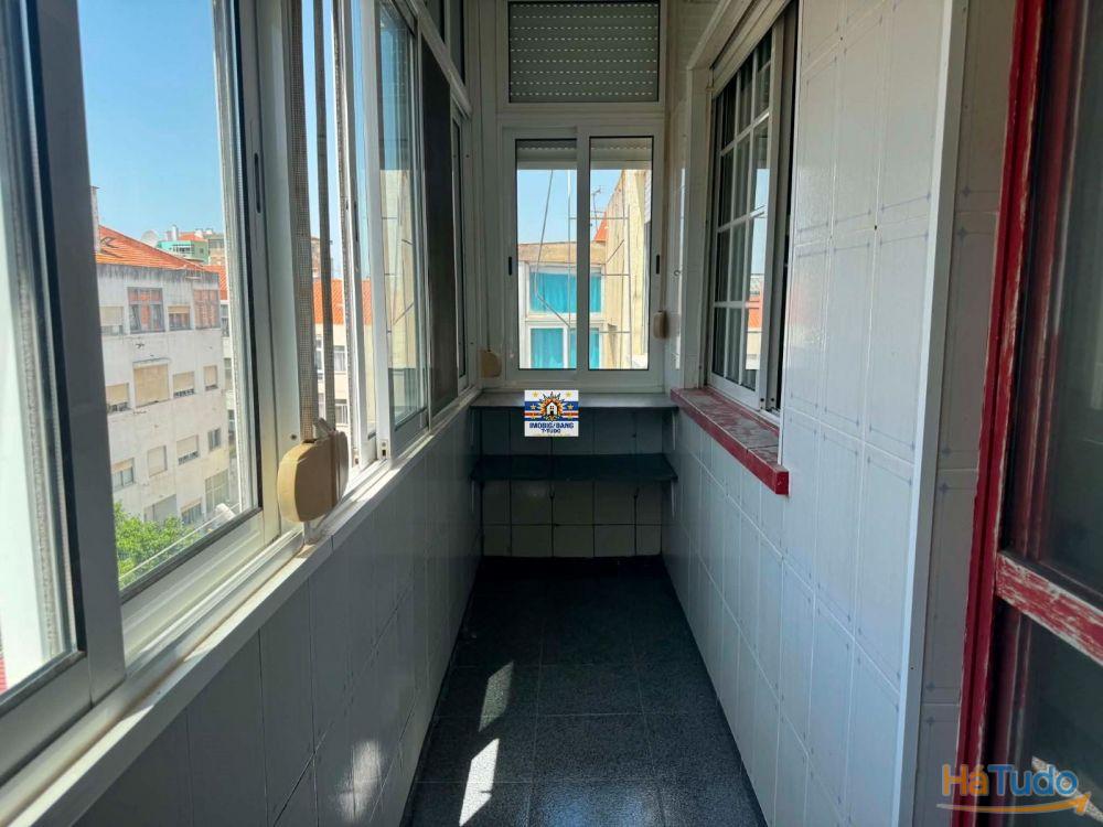 Apartamento T3, transformado em T4 Duplex (Sótão) Apartamento T3, transformado em T4 Duplex (Sótão)